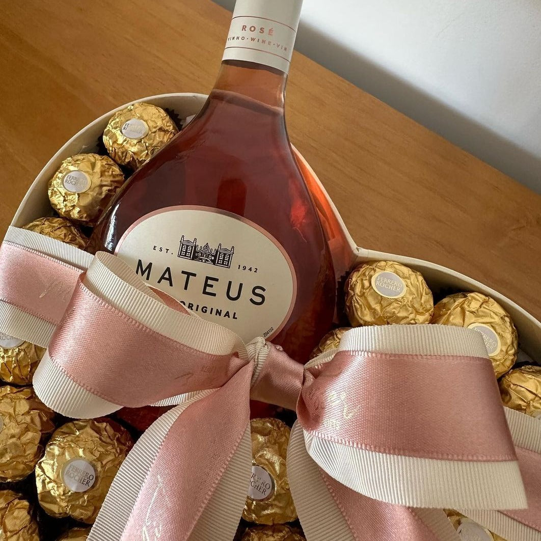 Caixa coração com Vinho Mateus e Ferrero Rocher