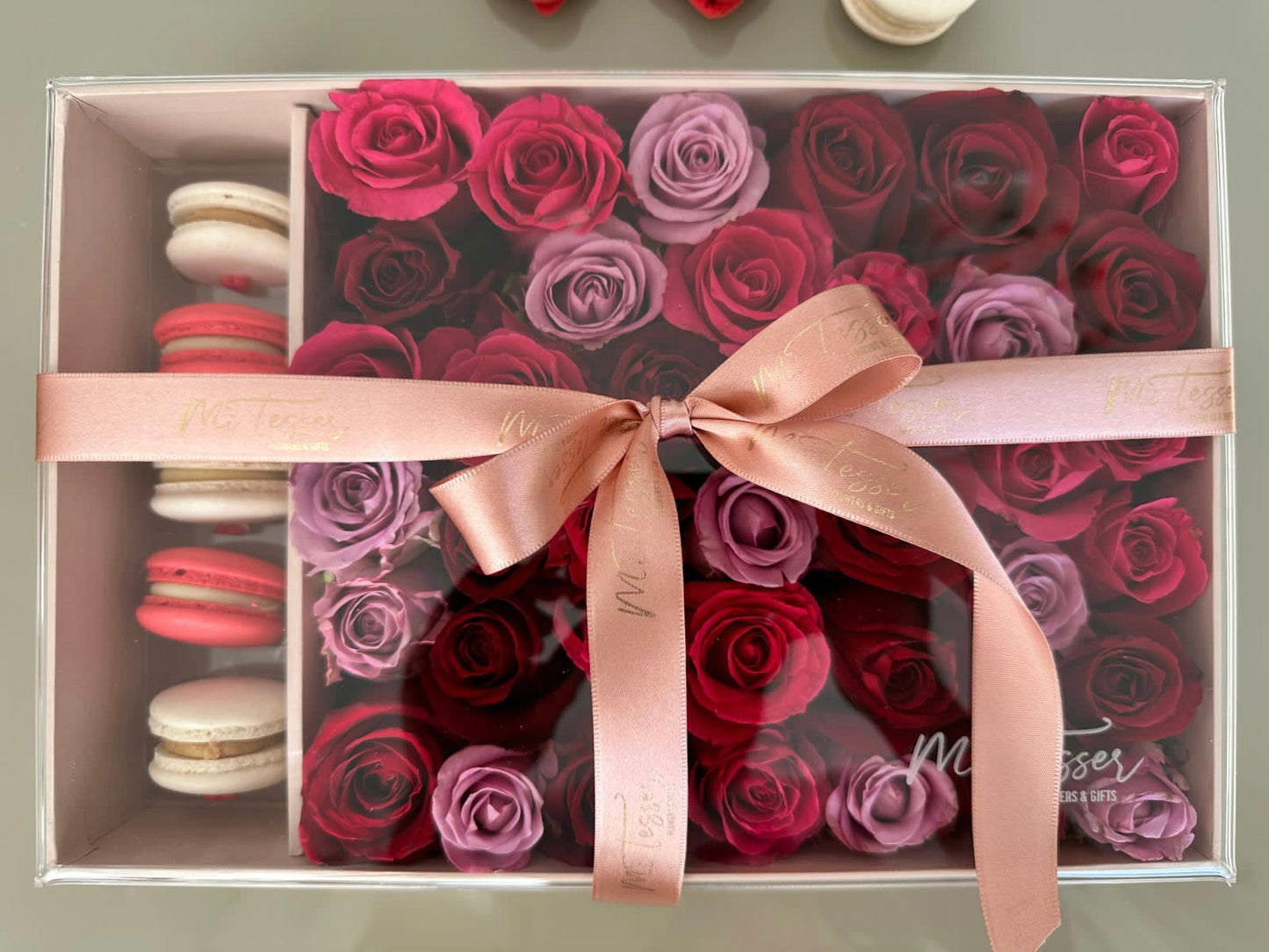 Flower Box com Macarons e Rosas