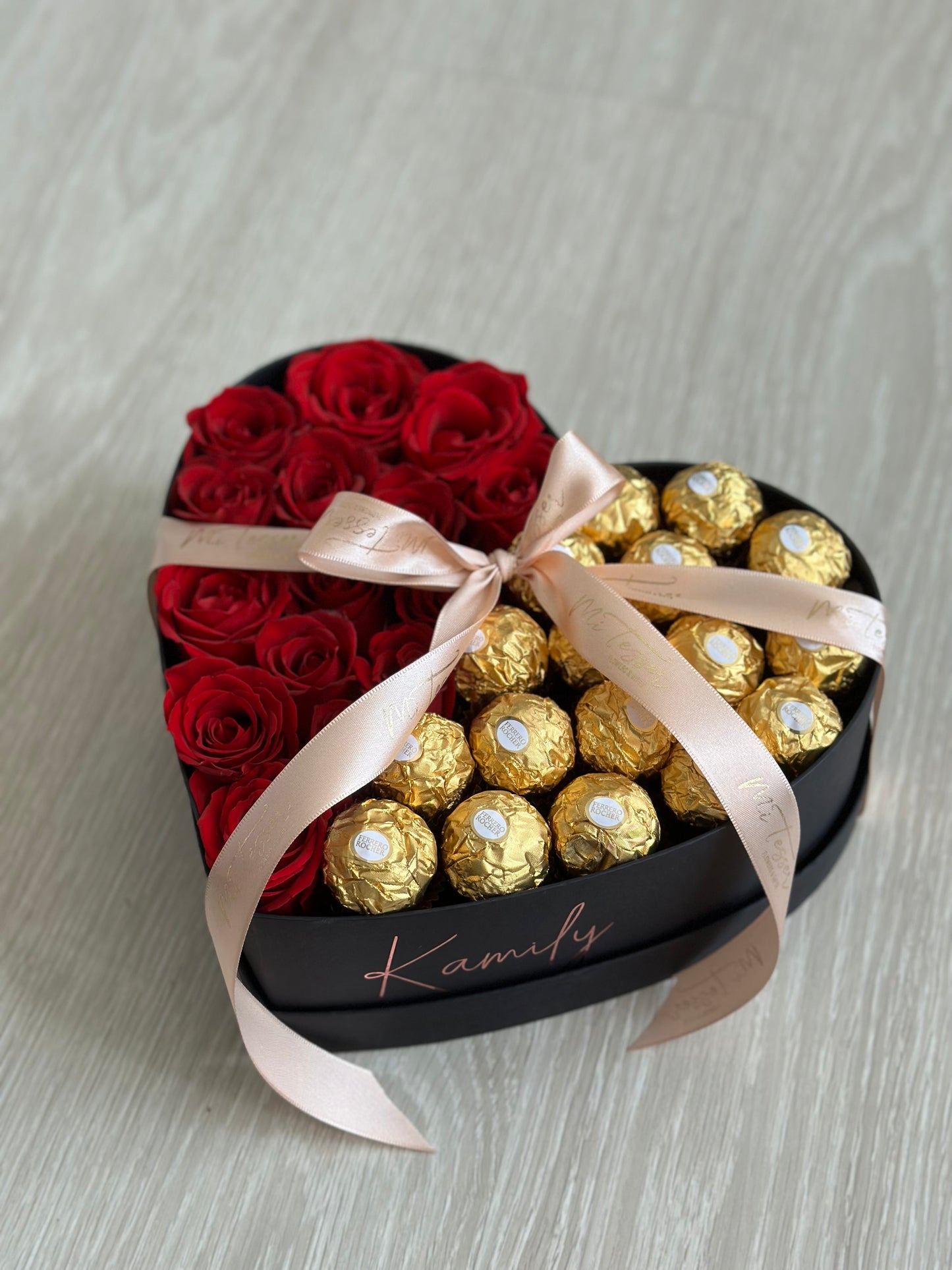 Caixa coração Almas Gêmeas com Rosas e Ferrero Rocher