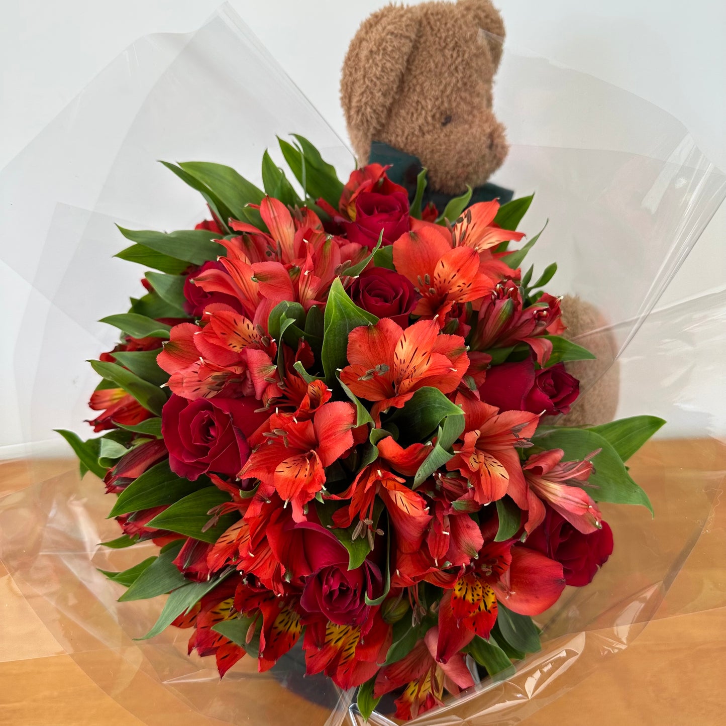 Bouquet na box com urso de pelúcia