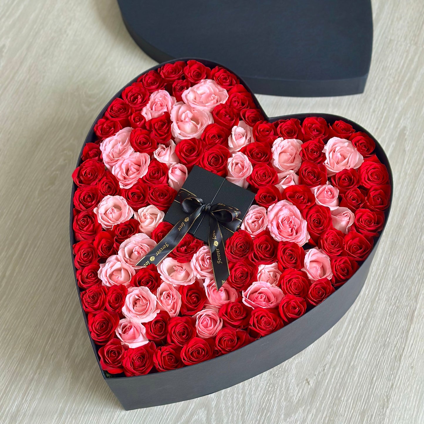 Box coração vermelho e cor de rosa