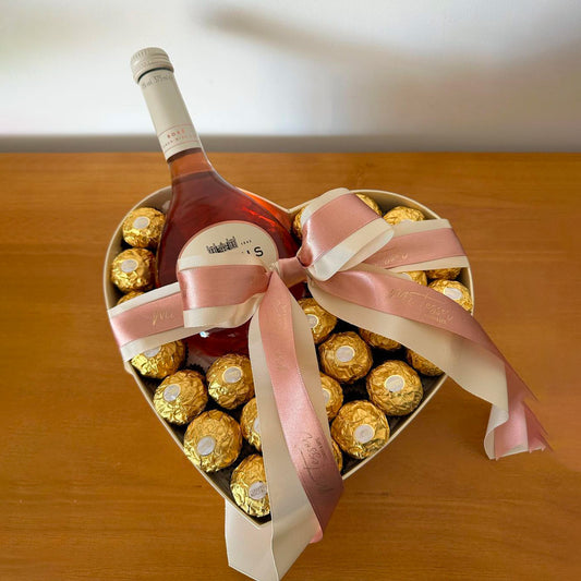 Caixa coração com Vinho Mateus e Ferrero Rocher