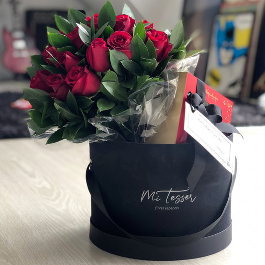 Flower-box com Bouquet de 20 Rosas e Coração de Chocolate Kopenhagen