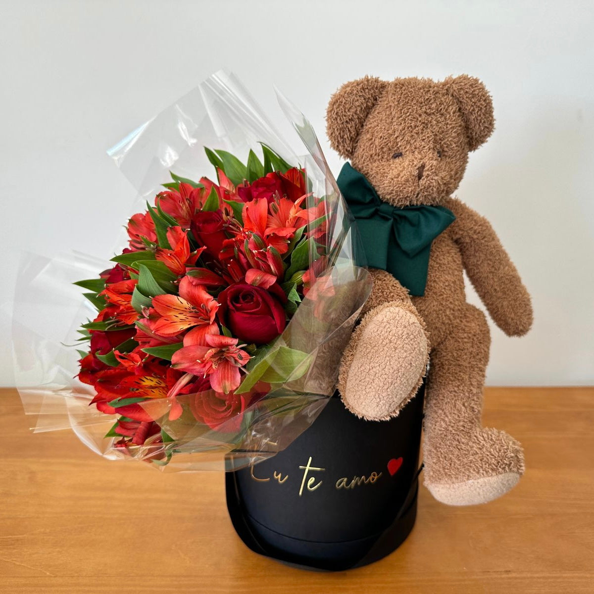 Bouquet na box com urso de pelúcia