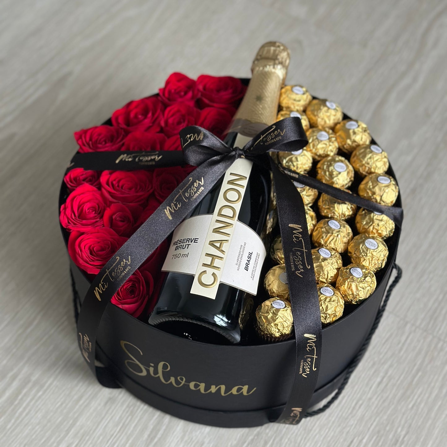 Box redonda Chandon e rosas