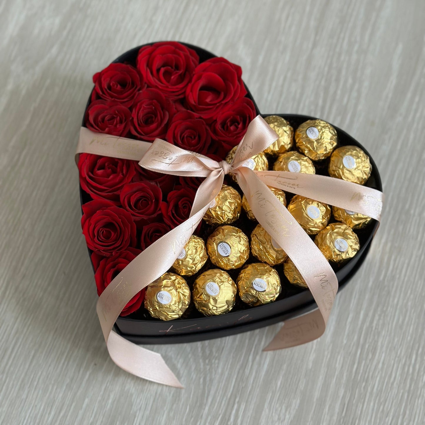 Caixa coração Rosas e Ferrero Rocher