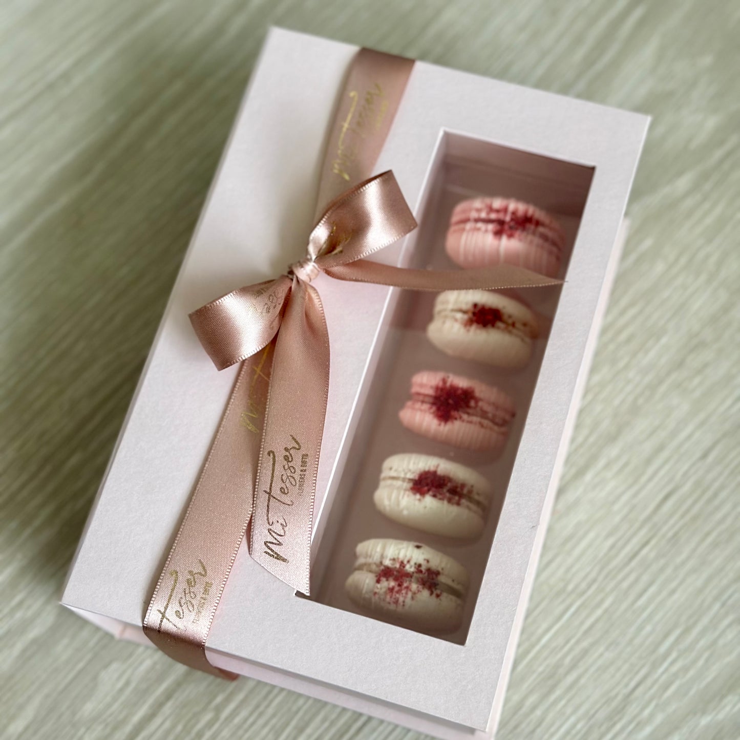 Box livro Chandon e Macarons