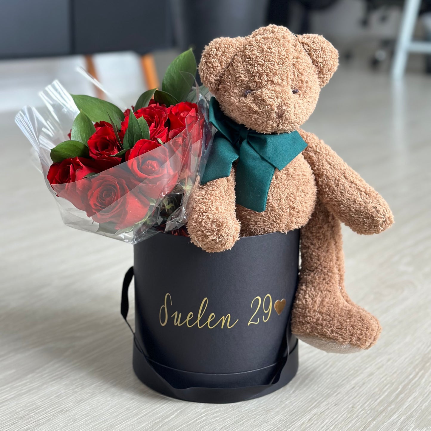 Bouquet na box com urso de pelúcia