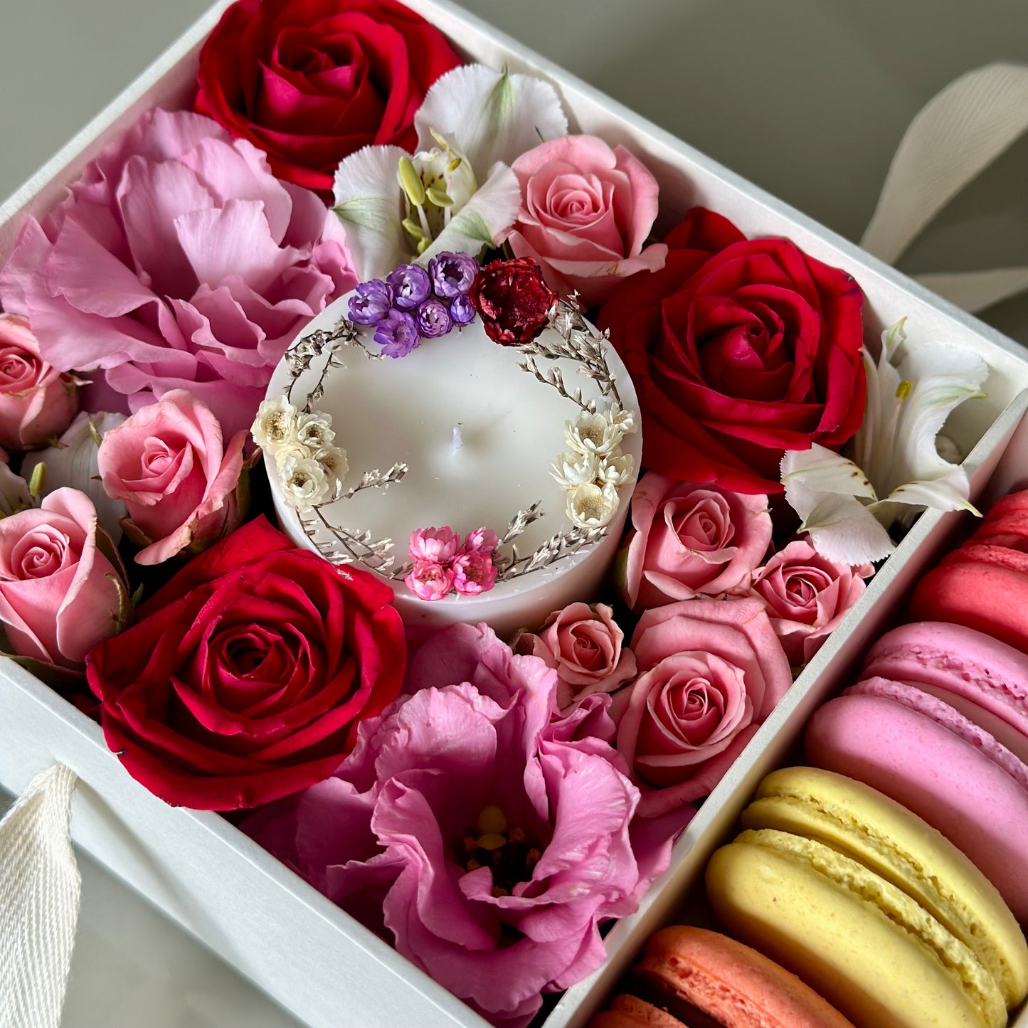 Flower Box com Macarons e Rosas