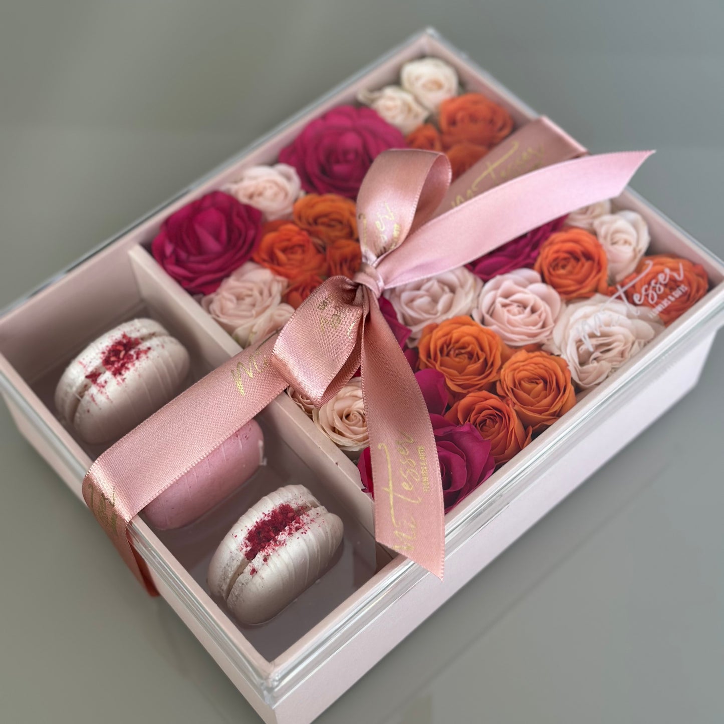 Flower Box com Macarons e Rosas