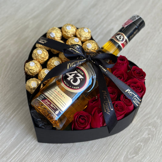 Caixa Coração com Rosas, Ferrero e Licor 43