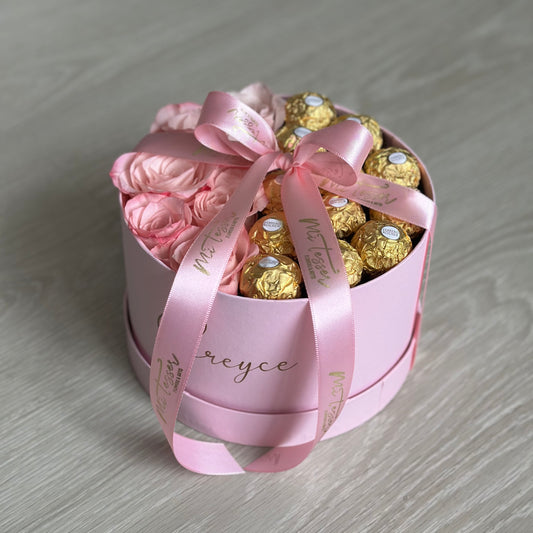 Box redonda rosas e chocolates