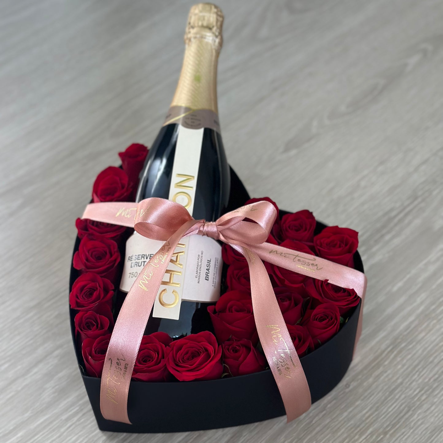 Caixa Coração com Chandon e rosas