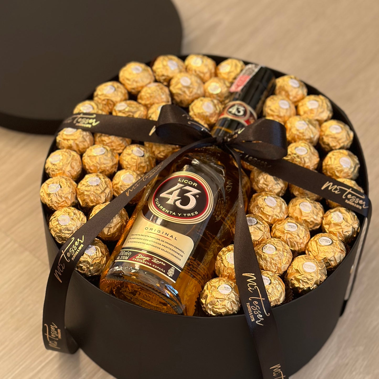 Box Redonda com Bebida e Ferrero Rocher