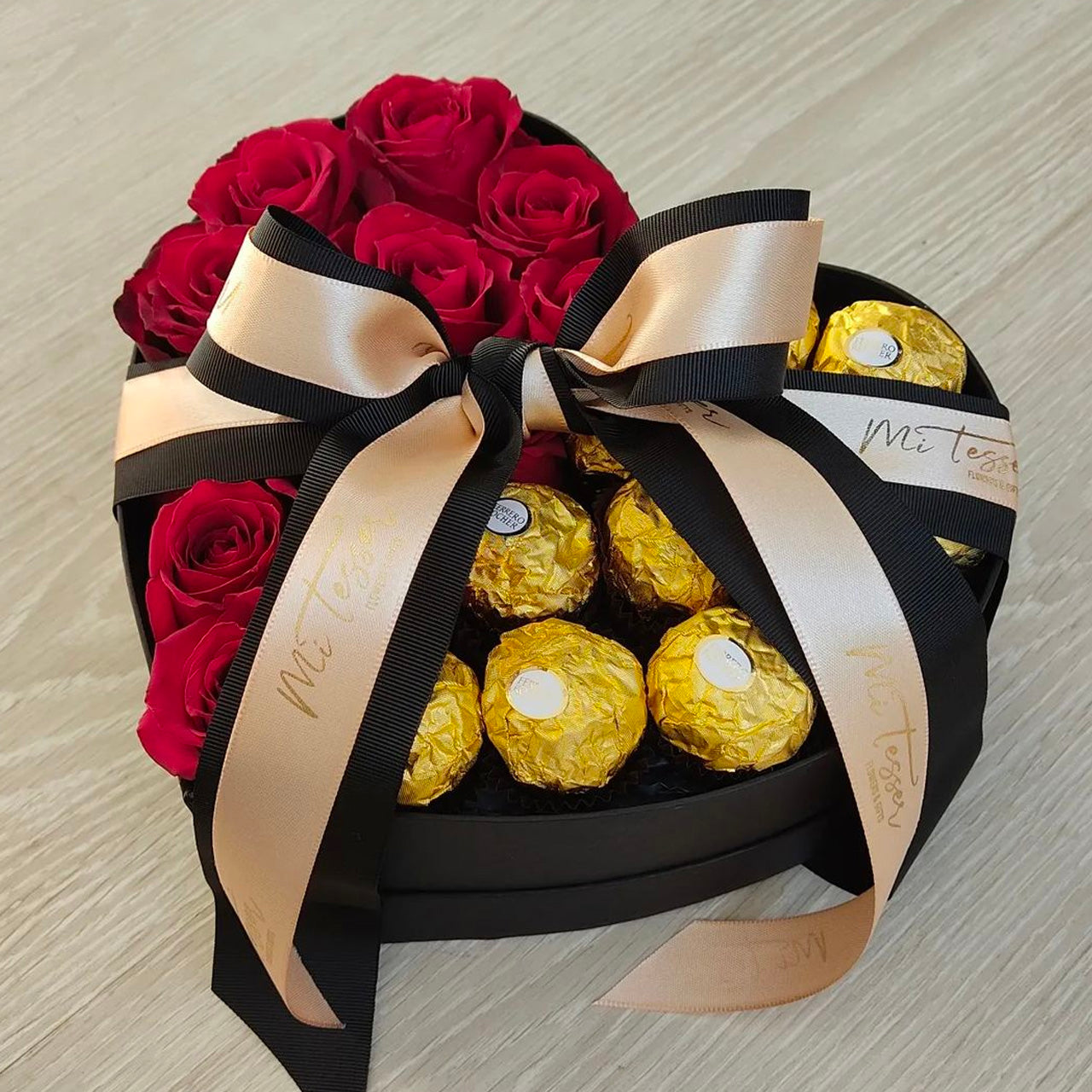 Caixa coração Rosas e Ferrero Rocher