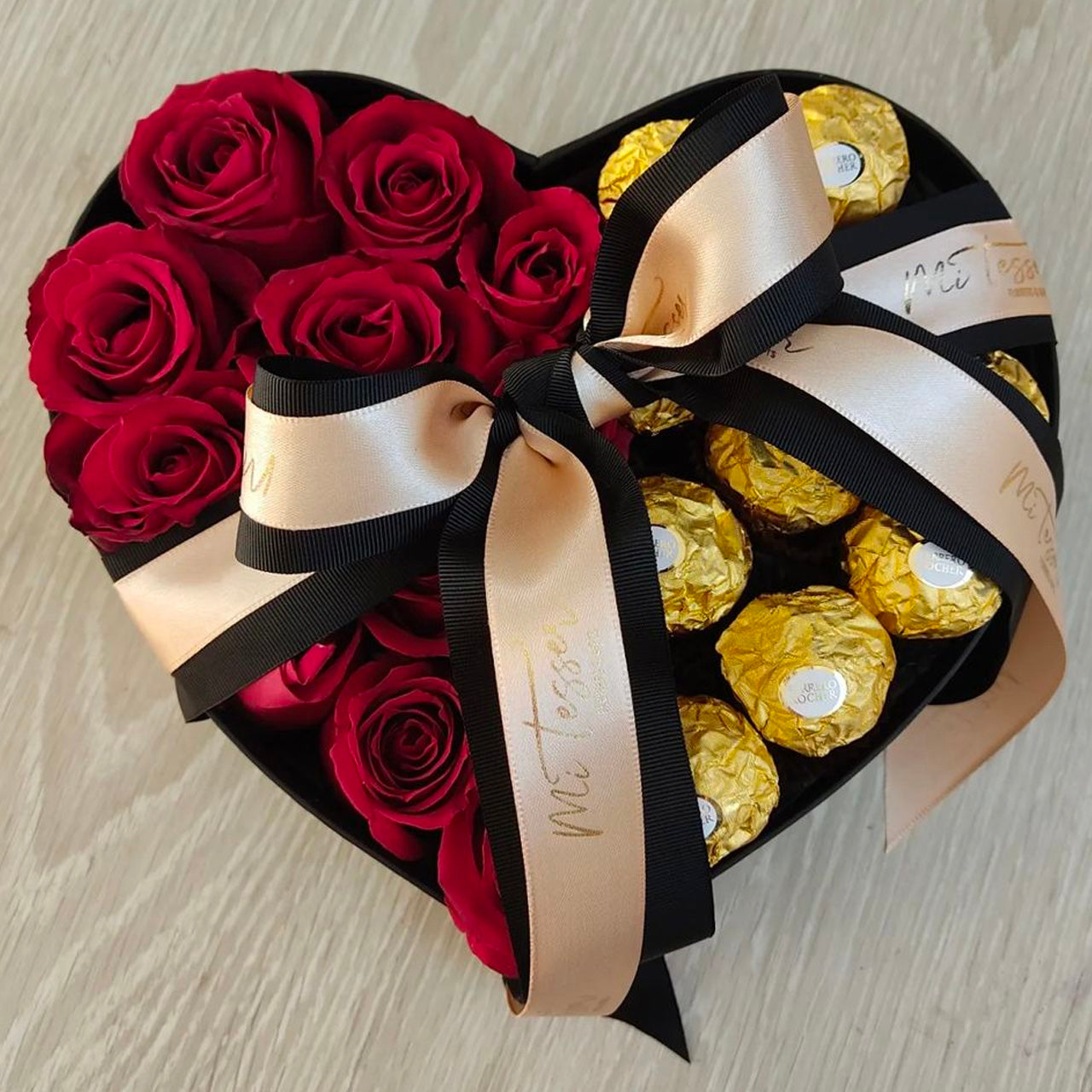 Caixa coração Rosas e Ferrero Rocher